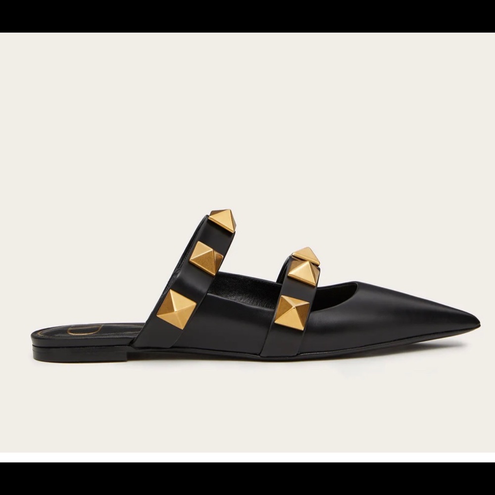 Valentino Roman Stud flat mule in calfskin. Worn 3 times. Euro 39 (Size 8)